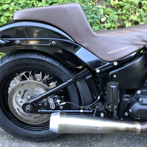 2018 Harley-Davidson® Street Bob® Vivid Black thumb 2