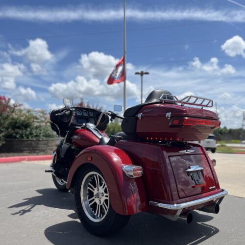 2021 Harley-Davidson® FLHTCUTG Tri Glide® Ultra Billiard Red 852990 thumb 0