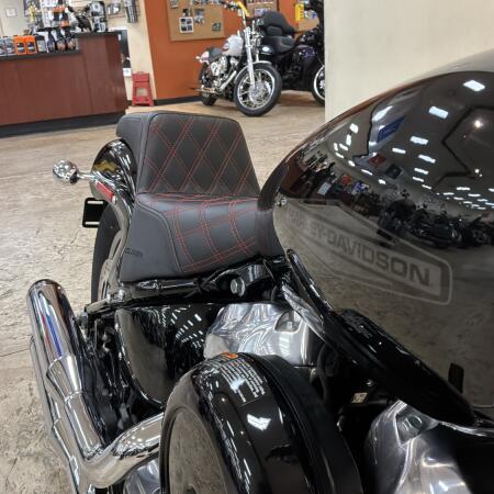 FXST 2022 Softail Standard® thumb 3