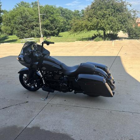 2021 Harley-Davidson® Road Glide® Special Vivid Black - Black Finish thumb 1