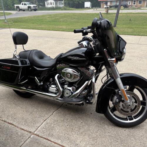 2012 Harley-Davidson® Street Glide® Vivid Black thumb 3