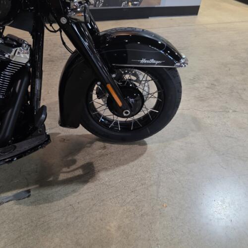 2026 Harley-Davidson® Heritage Classic FLHC thumb 3