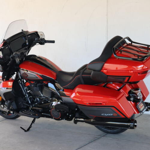2026 Harley-Davidson® FLHXLSE CVO Street Glide Limited S953341 thumb 2