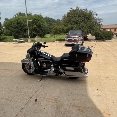 2012 Harley-Davidson® Electra Glide® Ultra Limited Two-Tone Midnight Pearl/Brilliant Silver thumb 1