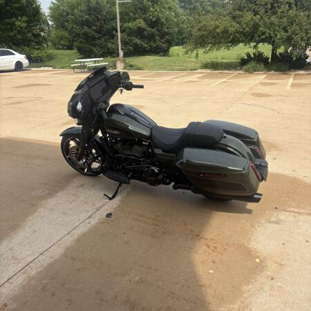 2026 Harley-Davidson® Street Glide® Olive Steel Metallic / Vivid Black Black Trim thumb 1