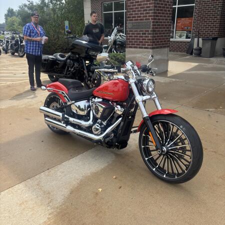 2026 Harley-Davidson® Breakout® Blood Orange Chrome Trim thumb 3