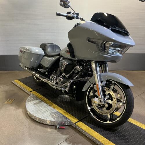 FLTRX 2025 Road Glide™ thumb 3