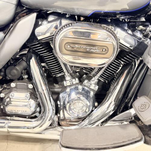 2022 FLHTCUTG Harley-Davidson® Tri Glide® Ultra GNT GRY MTL/BLK W/ PINSTRIP thumb 3