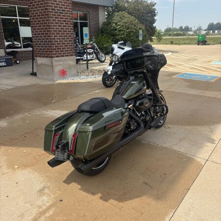 2026 Harley-Davidson® Street Glide® Olive Steel Metallic / Vivid Black Black Trim thumb 2
