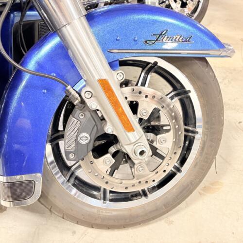 2014 FLHTK Harley-Davidson® Ultra Limited DAYTONA BLUE thumb 2