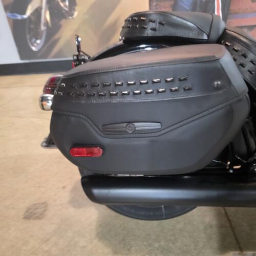 2026 Harley-Davidson® Heritage Classic FLHC thumb 1