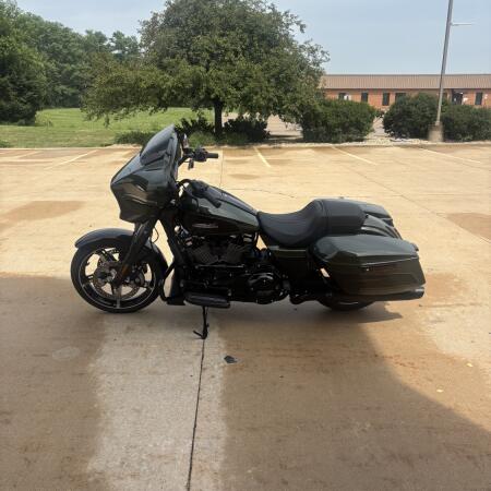 2026 Harley-Davidson® Street Glide® Olive Steel Metallic / Vivid Black Black Trim thumb 0