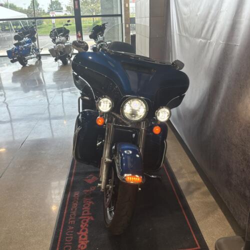 2018 Harley-Davidson® 115th Anniversary Ultra Limited Legend Blue/Vivid Black thumb 2