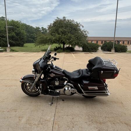 2006 Harley-Davidson® Electra Glide® Ultra Classic® Two-Tone Black Cherry Pearl and Black Pearl thumb 0