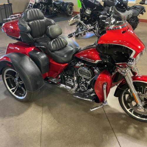 FLHTCUTGSE 2021 CVO™ Tri Glide® thumb 3