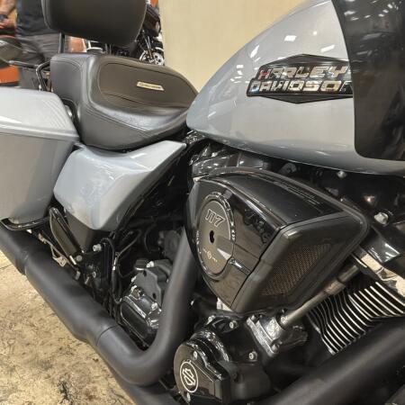 FLTRX 2024 Road Glide® thumb 3