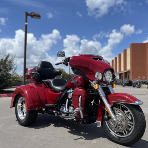 2021 Harley-Davidson® FLHTCUTG Tri Glide® Ultra Billiard Red 852990 thumb 3