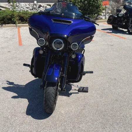 2020 Harley-Davidson® Ultra Limited – Black Option Zephyr Blue/Black Sunglo thumb 2