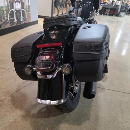 2026 Harley-Davidson® Heritage Classic FLHC thumb 0