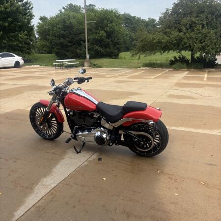 2026 Harley-Davidson® Breakout® Blood Orange Chrome Trim thumb 1