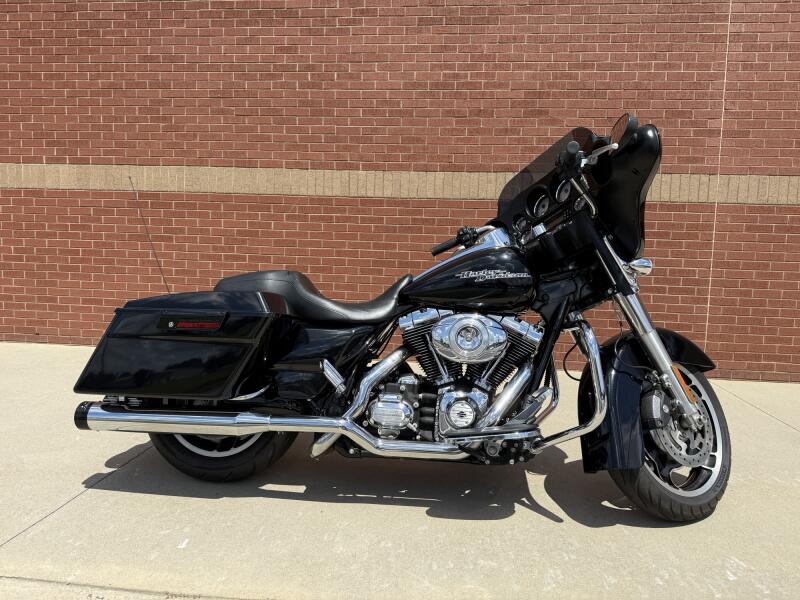 2013 Harley-Davidson® Street Glide® Midnight Pearl