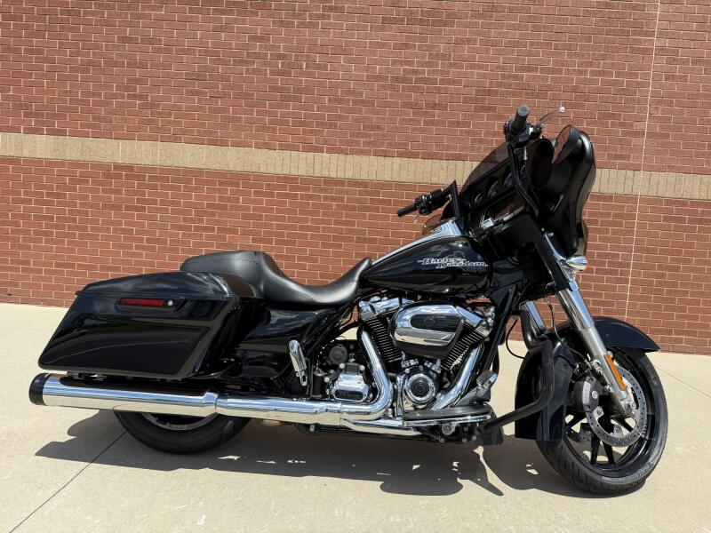 2018 Harley-Davidson® Street Glide® Vivid Black