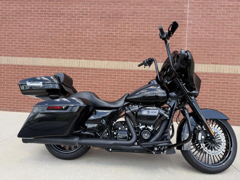 2020 Harley-Davidson® Street Glide® Special Vivid Black - Black Finish