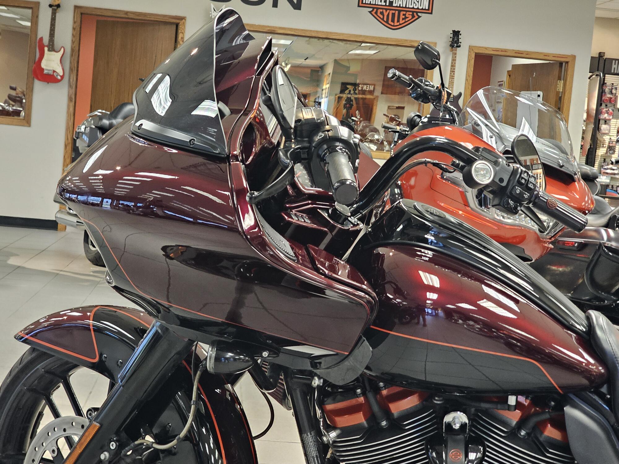 FLTRXSE 2018 CVO™ Road Glide®, photo 15