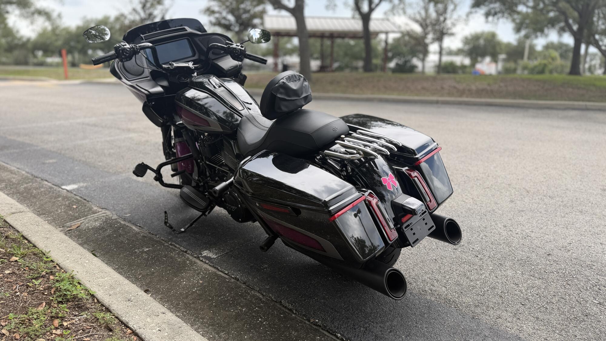 2024 Harley-Davidson® Road Glide® Vivid Black, photo 6