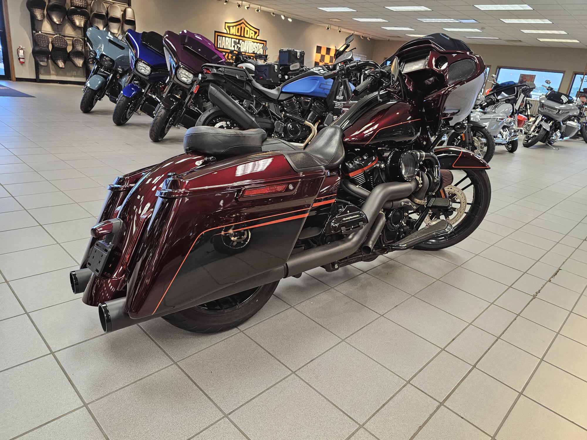 FLTRXSE 2018 CVO™ Road Glide®, photo 8
