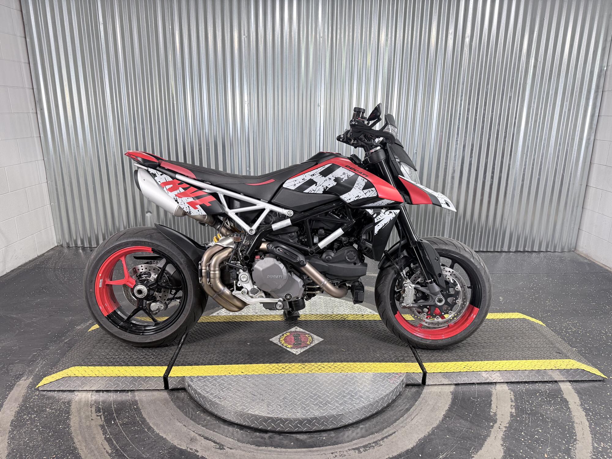 2025 Ducati Hypermotard 950 RVE, photo 3