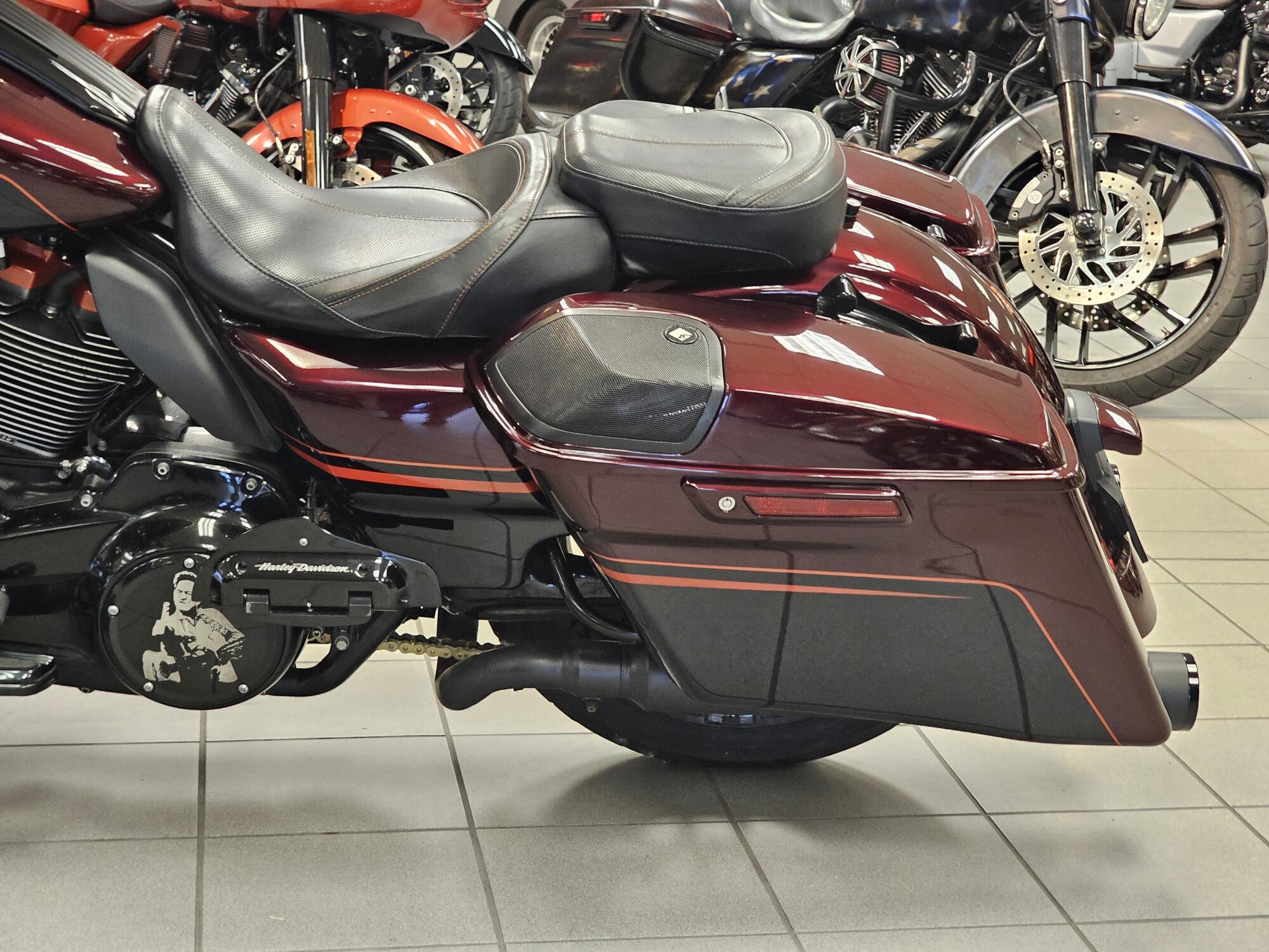 FLTRXSE 2018 CVO™ Road Glide®, photo 17