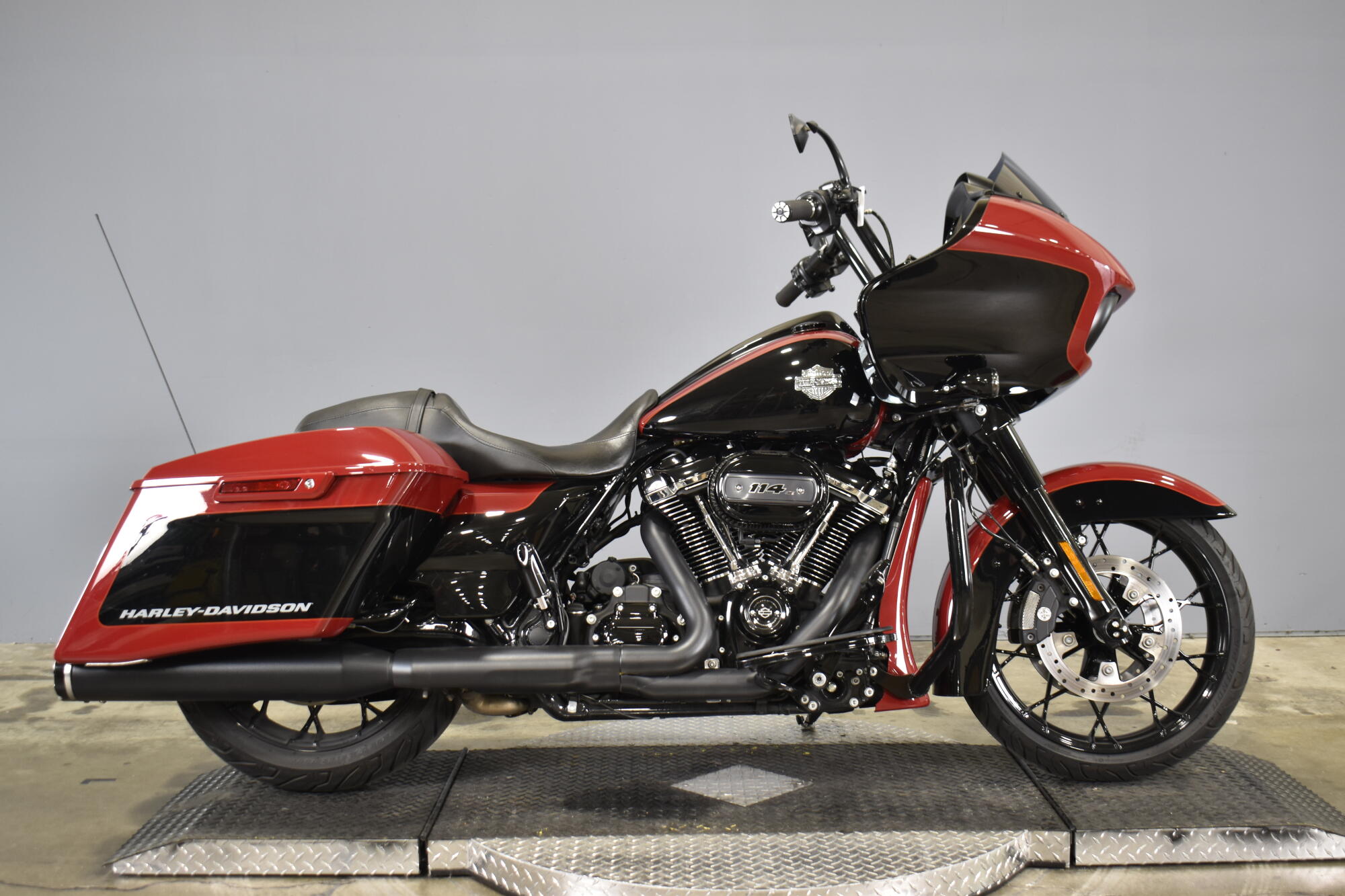 2021 Harley-Davidson® Road Glide® Special Billiard Red/Vivid Black