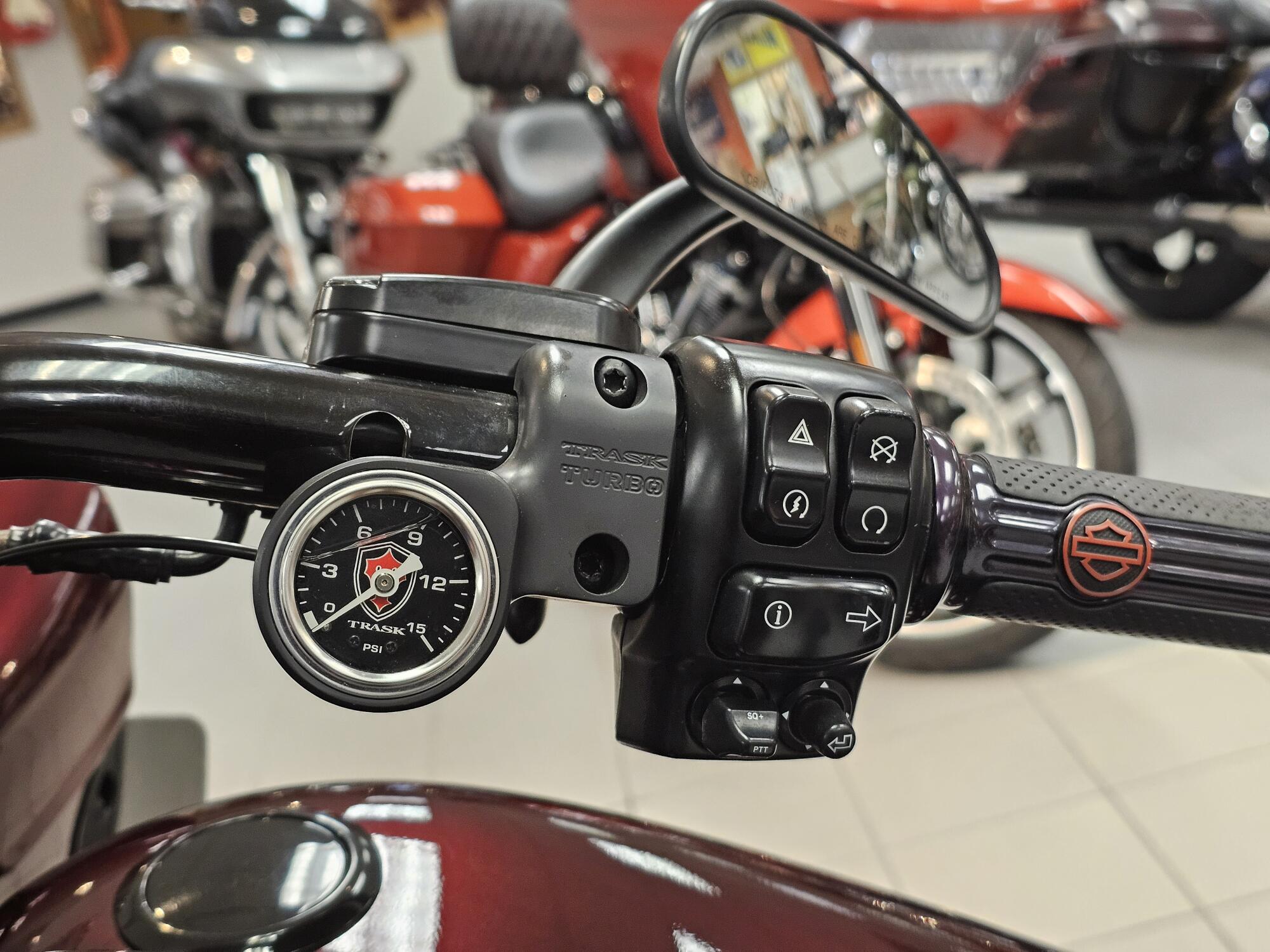 FLTRXSE 2018 CVO™ Road Glide®, photo 25