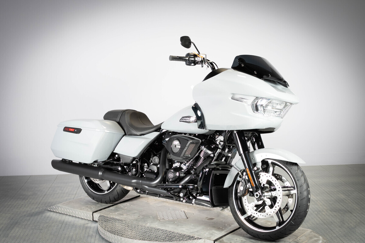 2026 Harley-Davidson® Road Glide™ FLTRX, photo 2