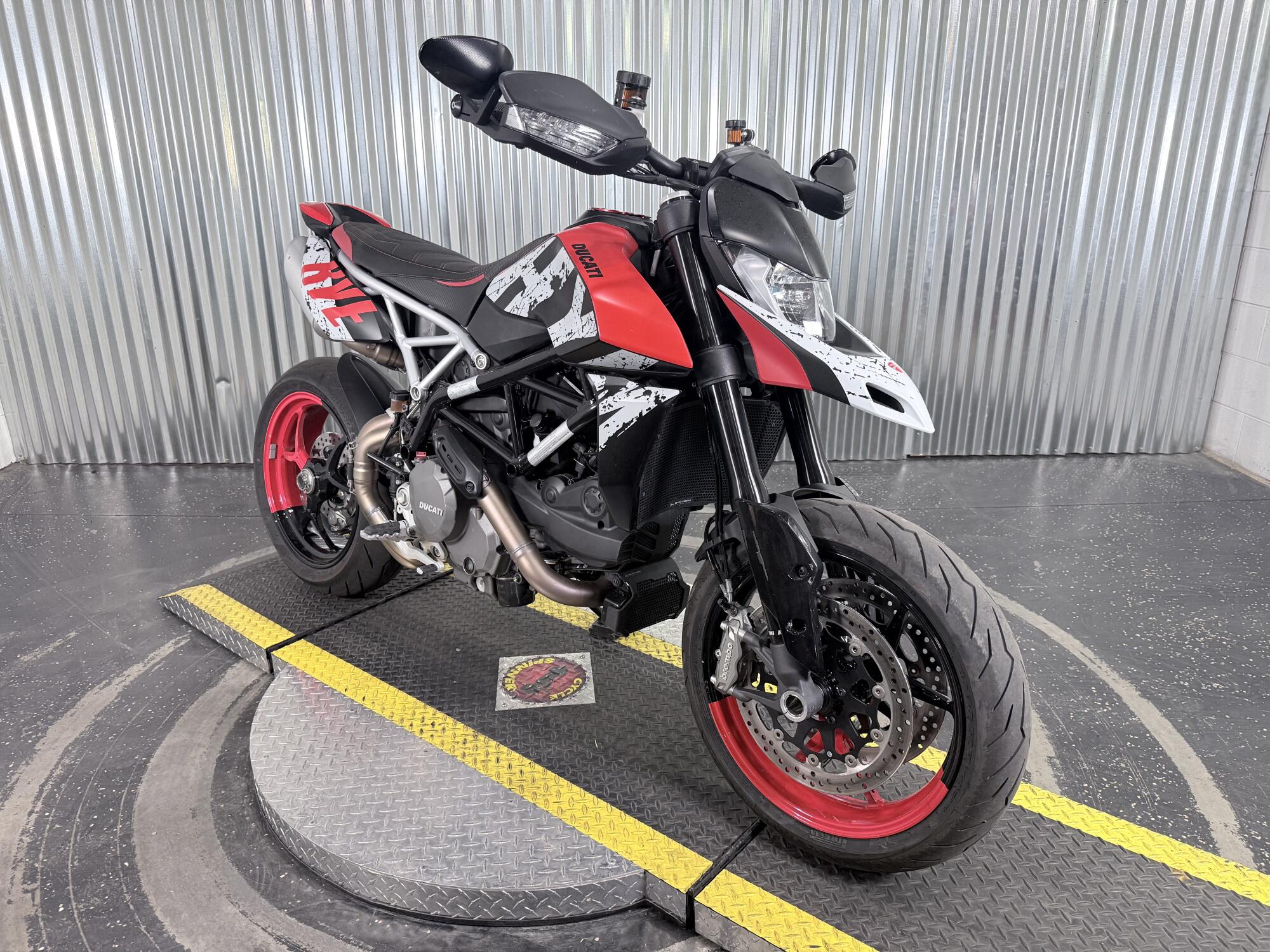 2025 Ducati Hypermotard 950 RVE, photo 2