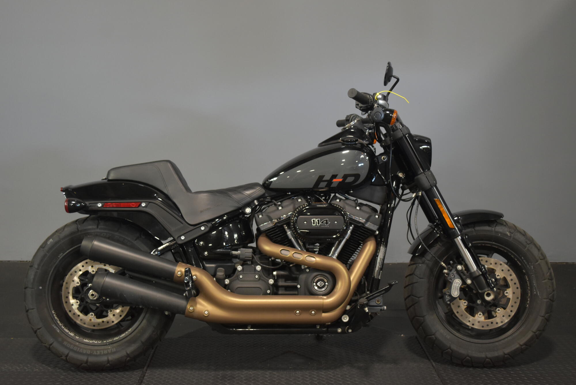2022 Harley-Davidson® Fat Bob® 114 Vivid Black | Desert Wind