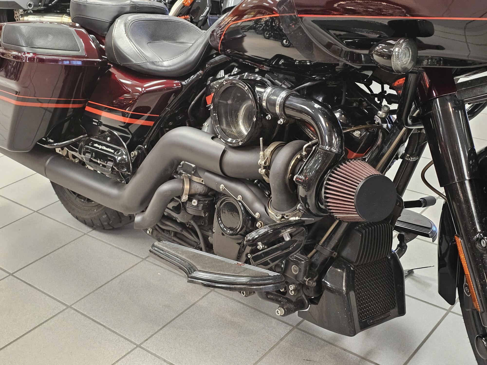FLTRXSE 2018 CVO™ Road Glide®, photo 9