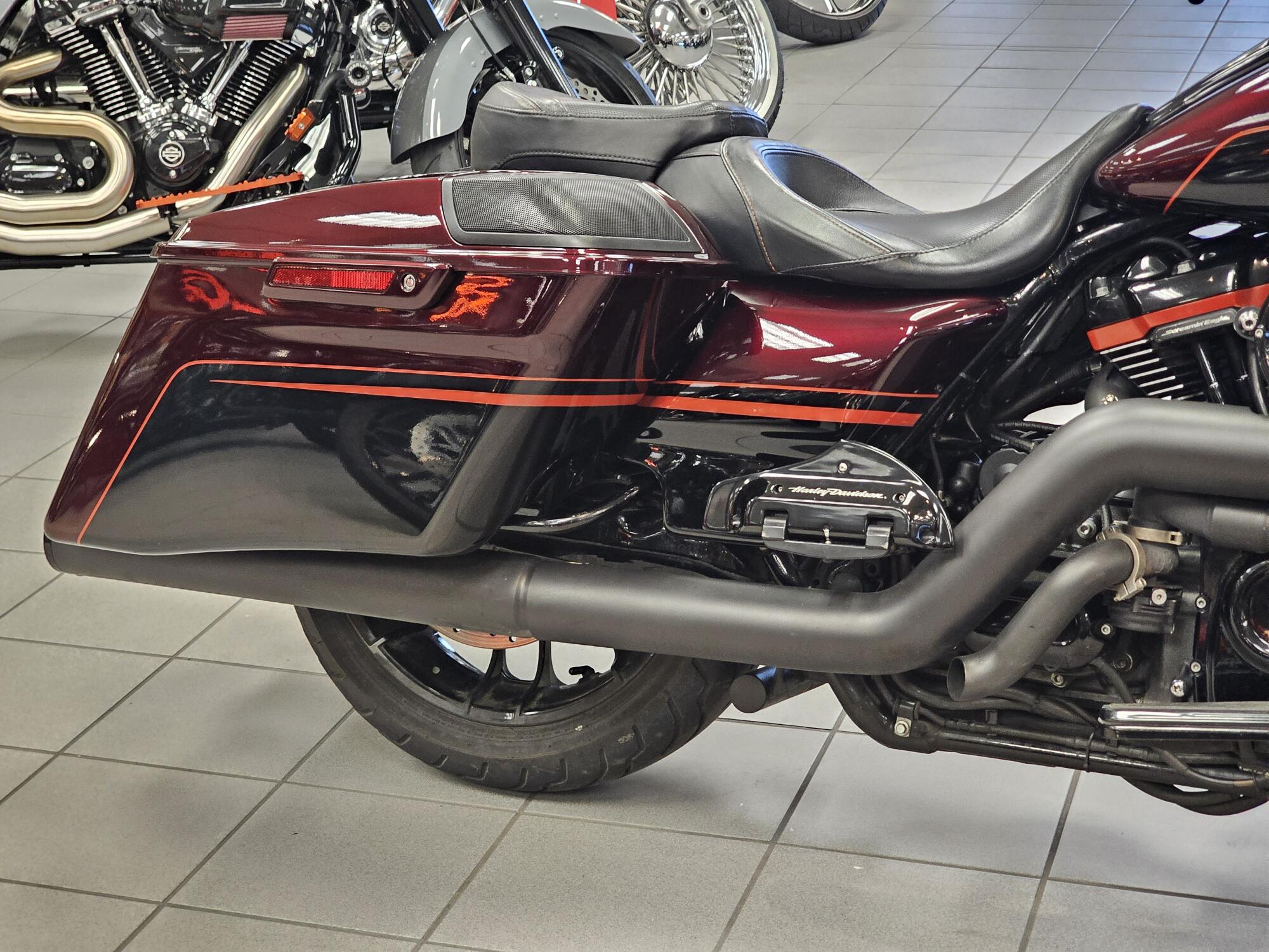 FLTRXSE 2018 CVO™ Road Glide®, photo 13