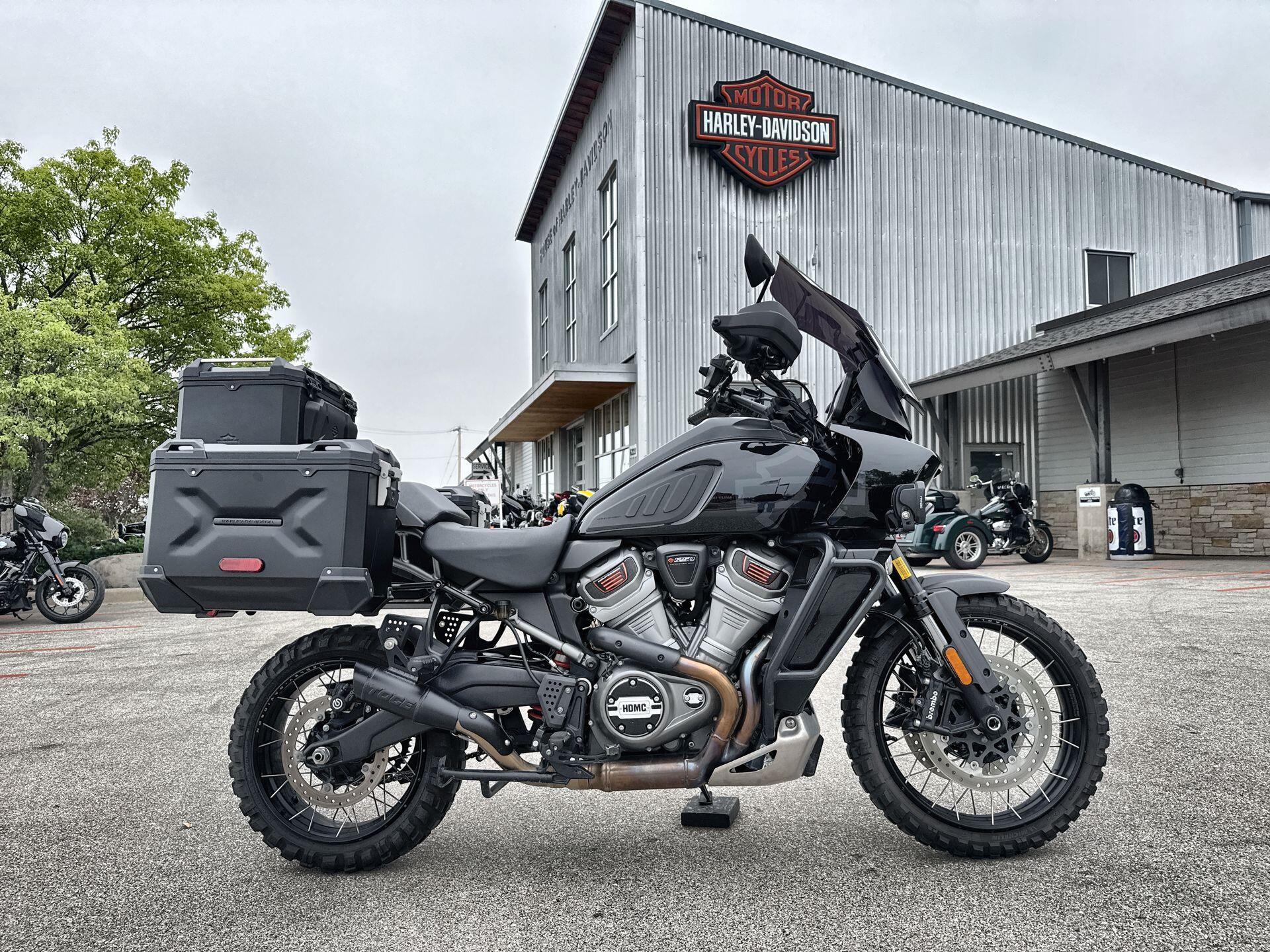 2022 Harley-Davidson® Pan America™ 1250 Special Black