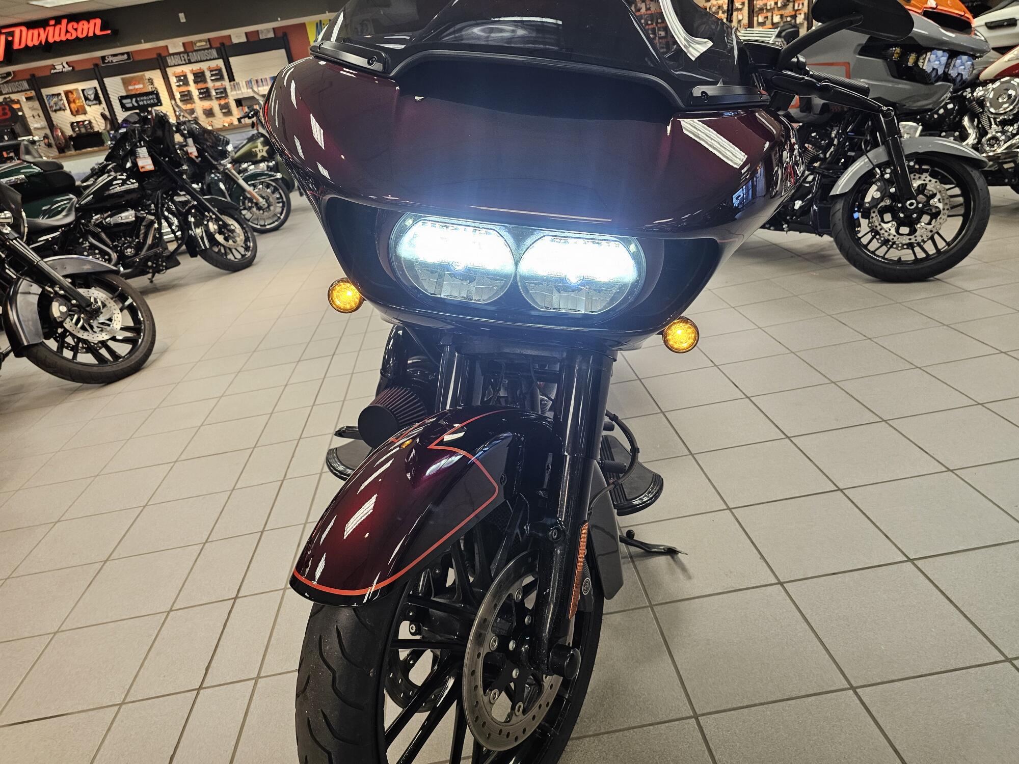 FLTRXSE 2018 CVO™ Road Glide®, photo 21