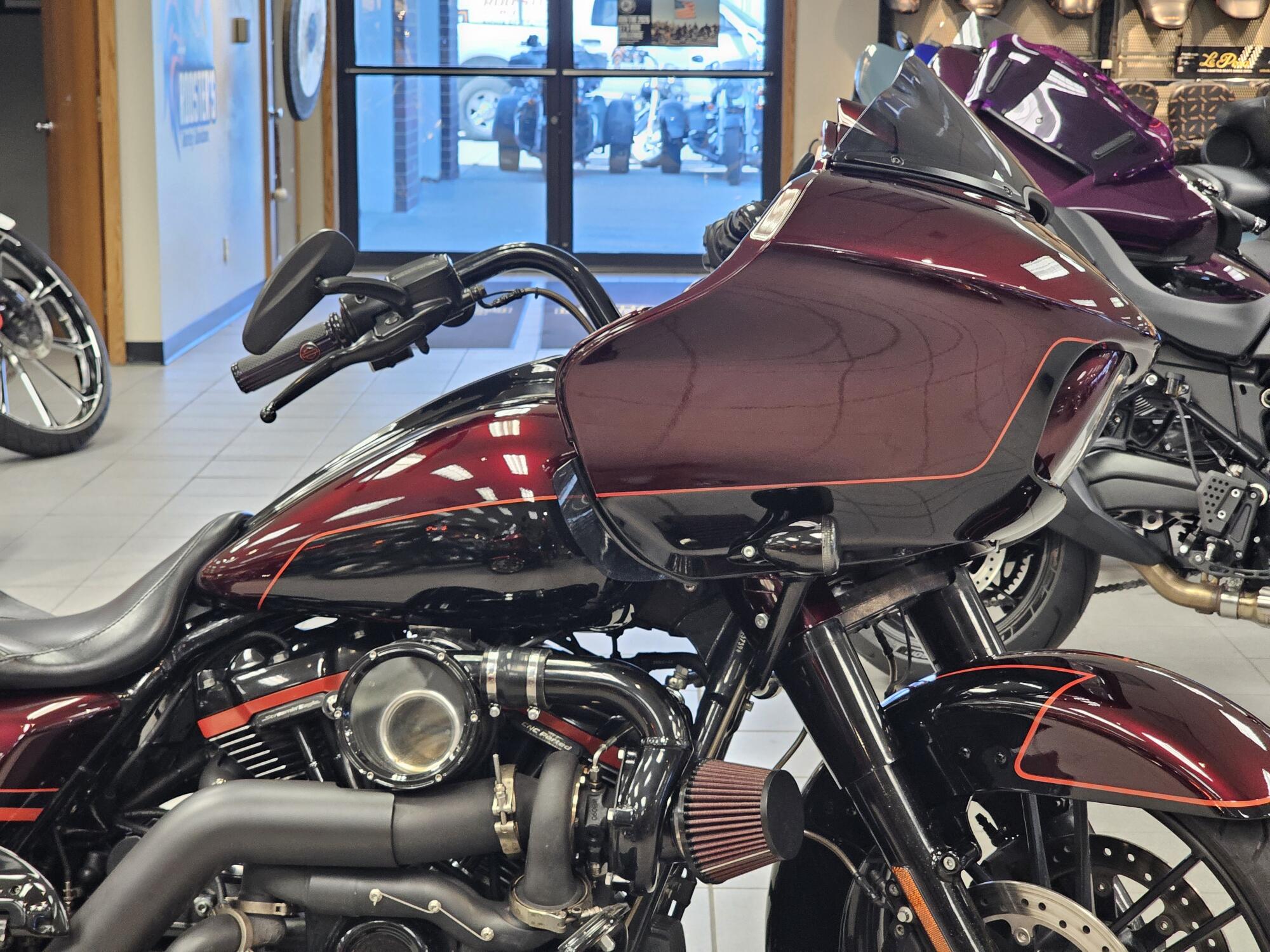 FLTRXSE 2018 CVO™ Road Glide®, photo 11
