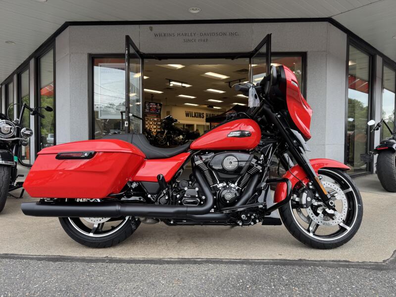 HARLEY-DAVIDSON FLHX STREET GLIDE in Blood Orange