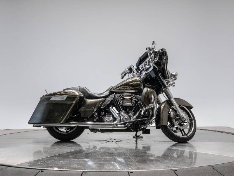 2016 HARLEY-DAVIDSON FLHXS STREET GLIDE SPECIAL in HC Black Gold Flake