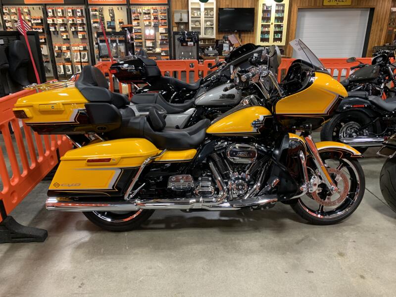 2022 Harley-Davidson® CVO™ Road Glide® Limited Hightail Yellow Pearl