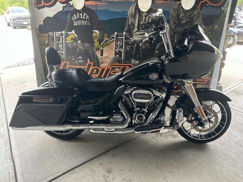 2023 Harley-Davidson® Road Glide® Special Vivid Black Chrome Trim