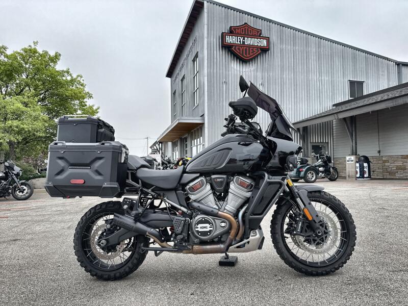 2022 Harley-Davidson® Pan America™ 1250 Special Black