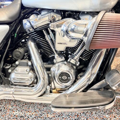 2023 FLTRX Harley-Davidson® Road Glide® Atlas Silver Metallic thumb 3
