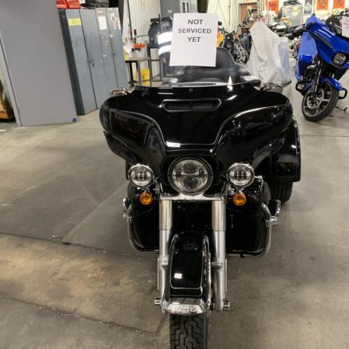 2023 Harley-Davidson® Tri Glide® Ultra Vivid Black thumb 1