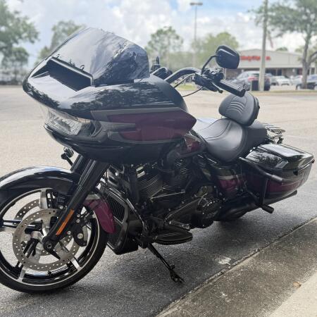 2024 Harley-Davidson® Road Glide® Vivid Black thumb 1